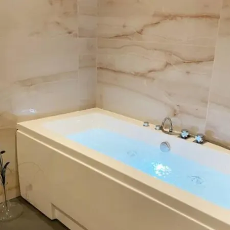 Lux Near Frankfurt! شقة *